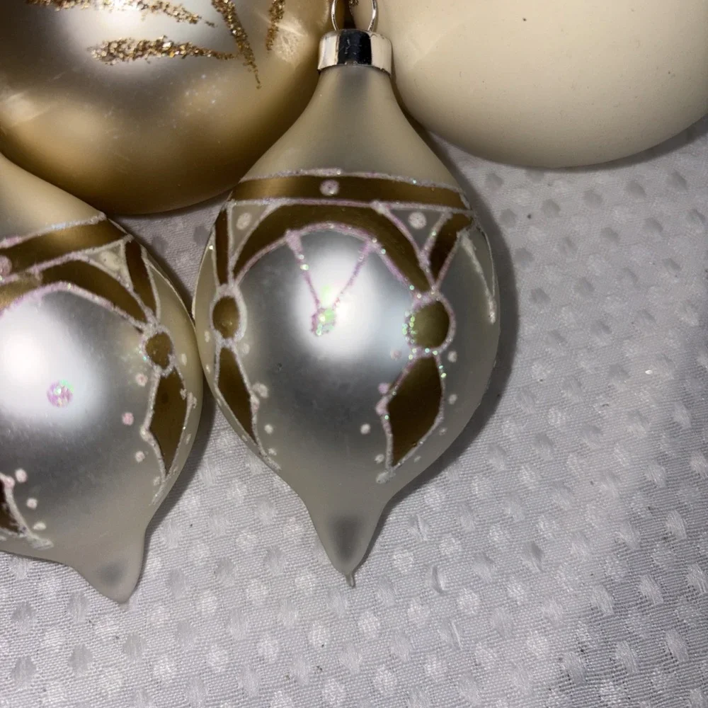 Vintage‎ 10 Christmas Ornaments Glass Cream Gold Silver